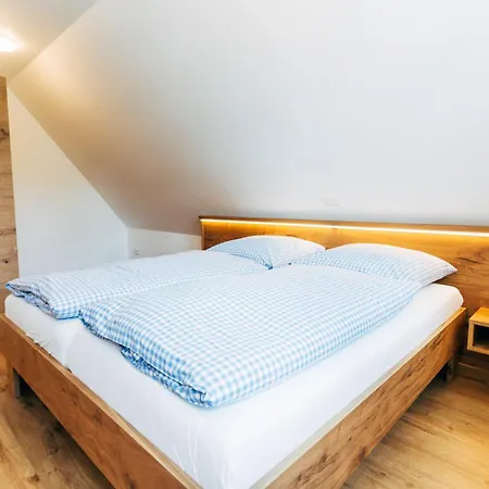 Hof Koehne - Haus Landvergnuegen Links *